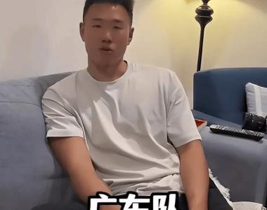 包含狂热骑士风似暴雨，史密斯再造传奇助球队风头无二的词条