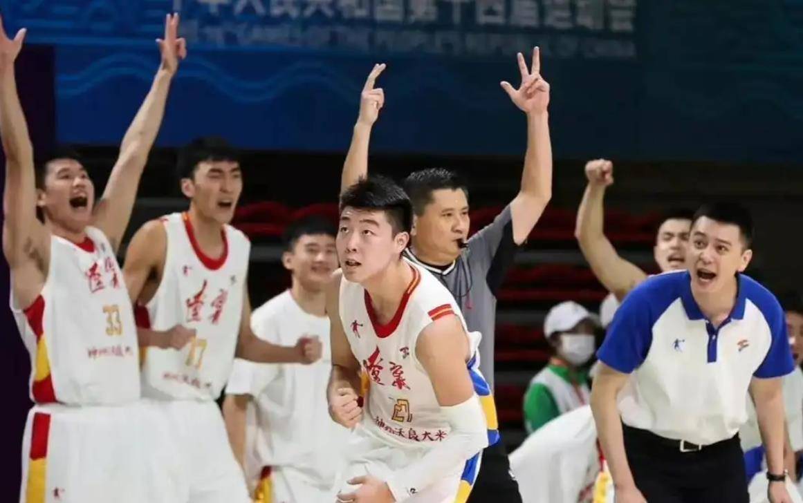 年轻球员崭露头角，关键时刻挺身而出的简单介绍