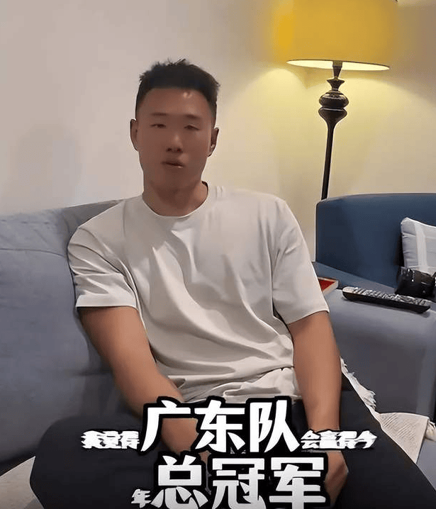 包含狂热骑士风似暴雨，史密斯再造传奇助球队风头无二的词条